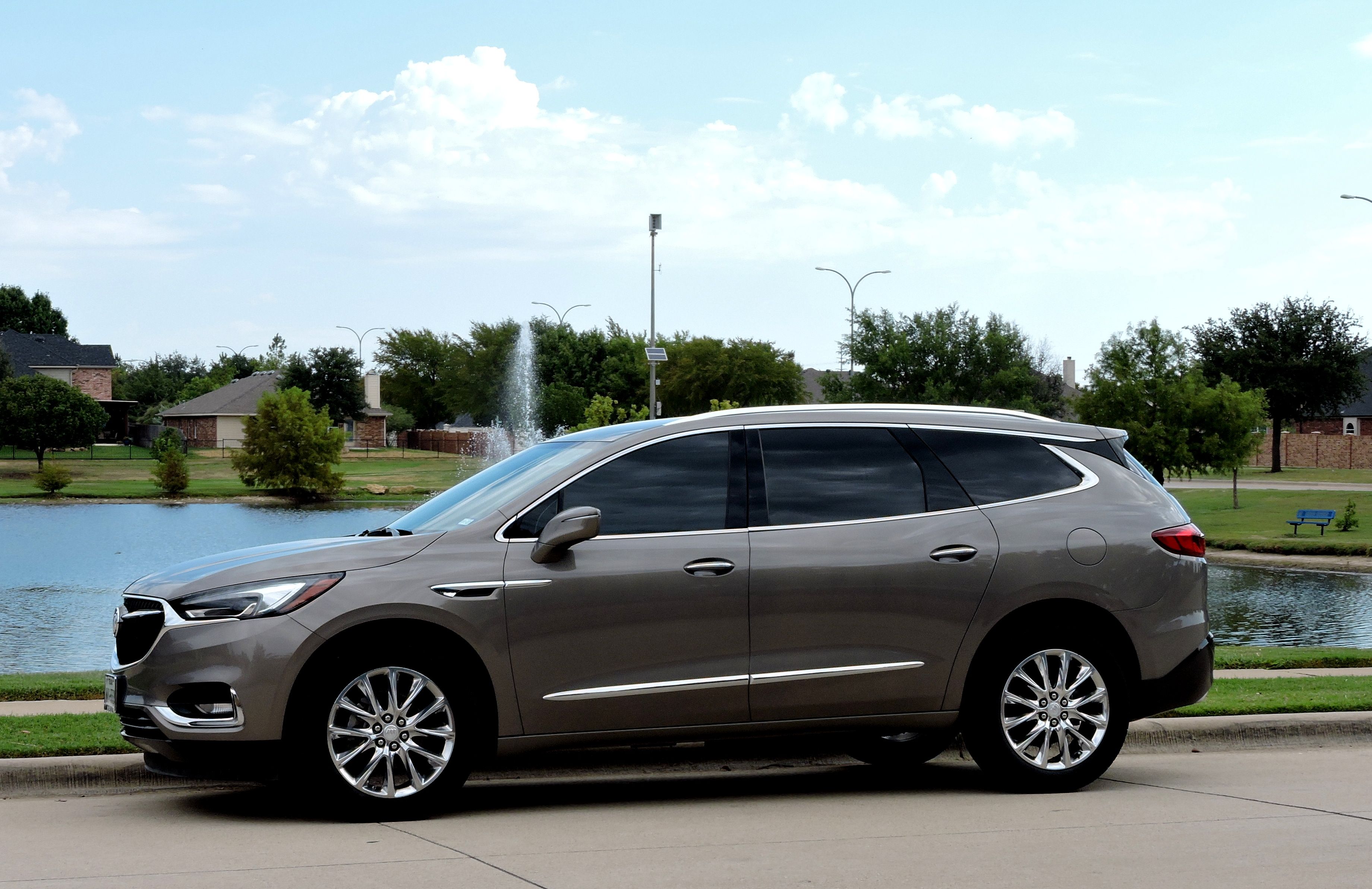 Used 2019 Buick Enclave Essence FWD image 4