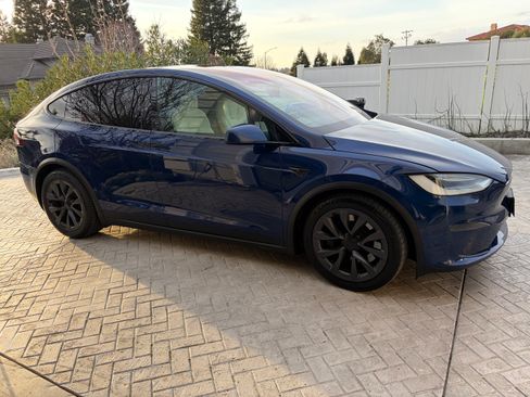 Used 2022 Tesla Model X image 5