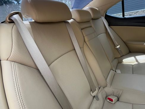 Used 2007 Lexus IS 350 w/ Luxury Plus Pkg RWD image 2