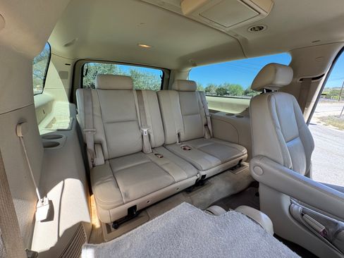 Used 2007 Cadillac Escalade ESV AWD w/ Information Package image 9