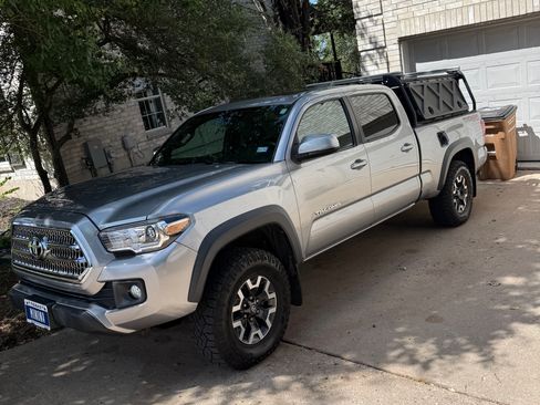 Used 2016 Toyota Tacoma TRD Off-Road w/ Premium & Technology Package AWD/4WD image 1