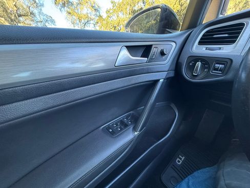 Used 2015 Volkswagen Golf TDI SE image 11