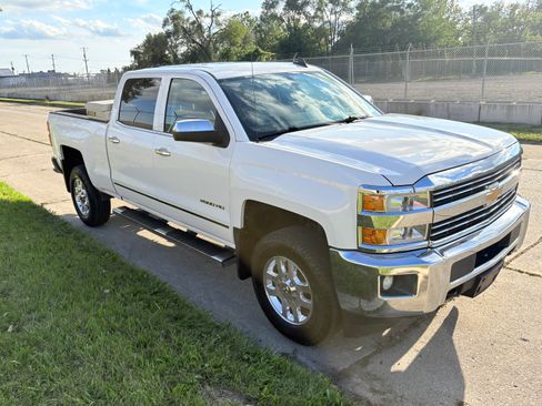 Used 2015 Chevrolet Silverado 2500 LTZ RWD image 9
