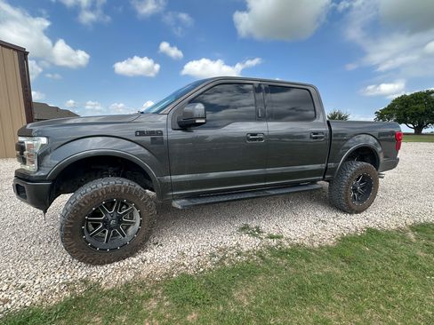 Used 2018 Ford F150 Lariat w/ Equipment Group 502A Luxury AWD/4WD image 4