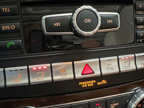 Used 2014 Mercedes-Benz SL 550 image 19