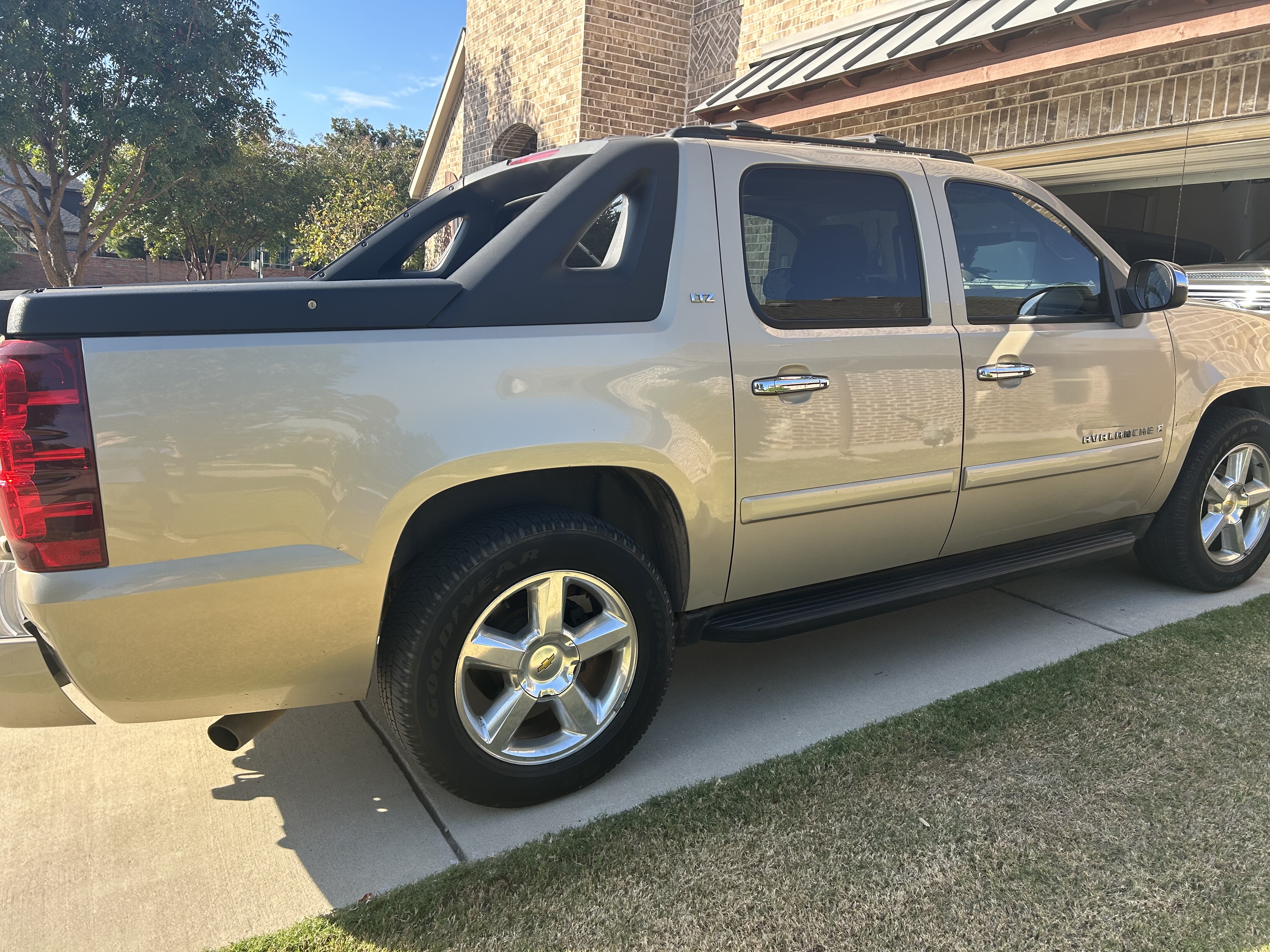 Used 2008 Chevrolet Avalanche LTZ w/ LTZ Preferred Equipment Group RWD image 24