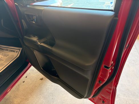 Used 2022 Toyota Tacoma TRD Off-Road w/ Technology Package image 5