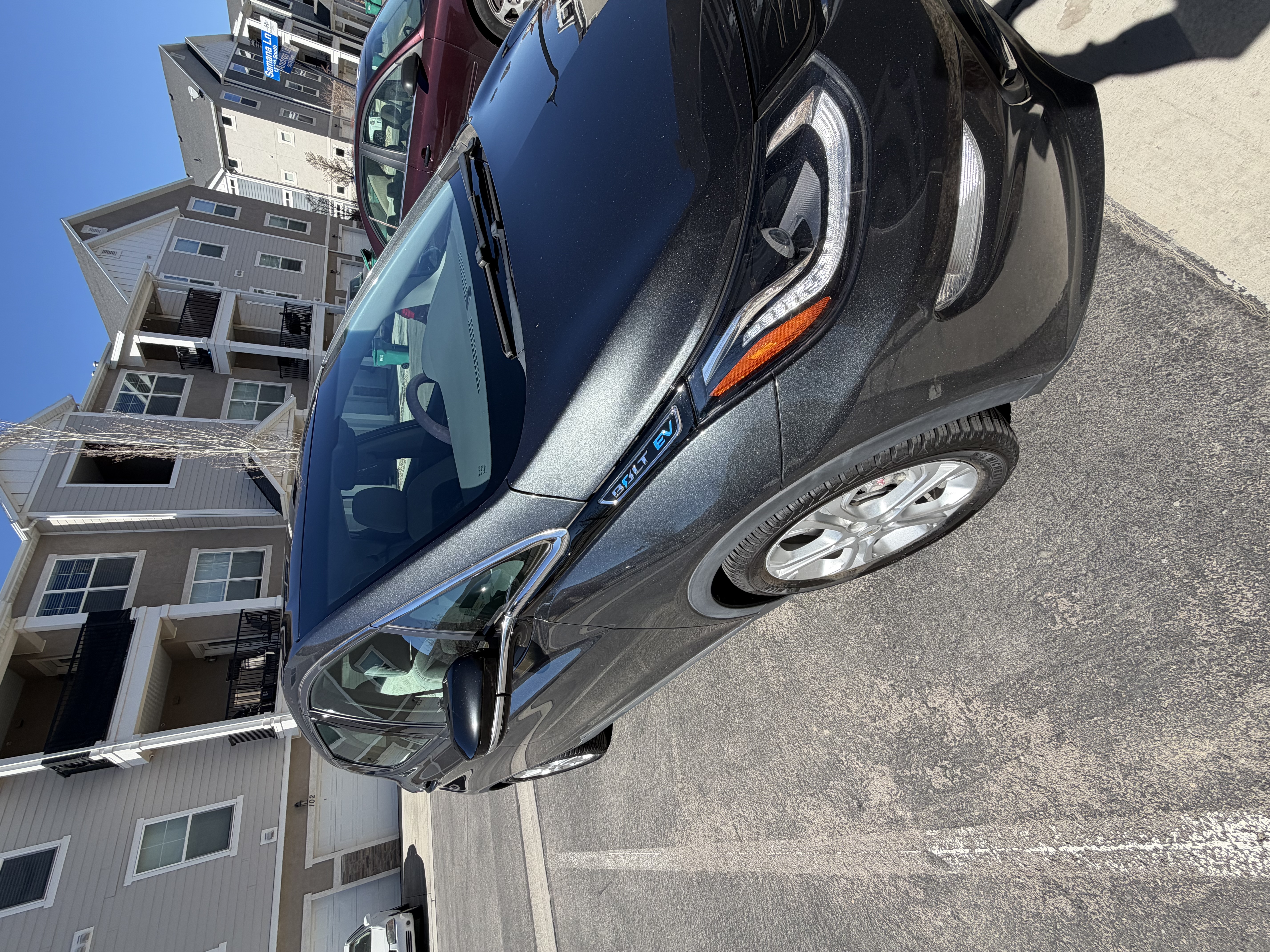 Used 2021 Chevrolet Bolt LT FWD image 1