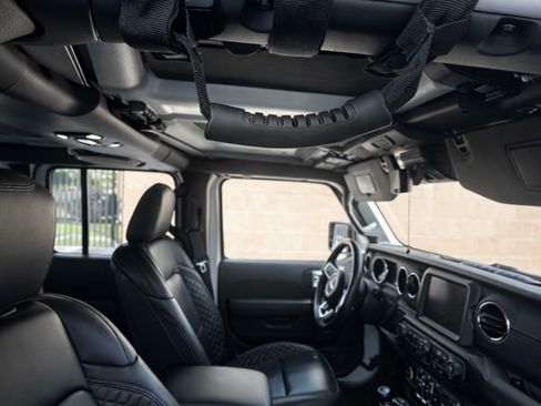 Used 2023 Jeep Wrangler Unlimited Sahara image 12