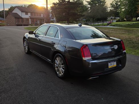 Used 2015 Chrysler 300 Limited image 11