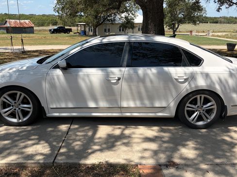 Used 2013 Volkswagen Passat TDI SEL Premium FWD image 2