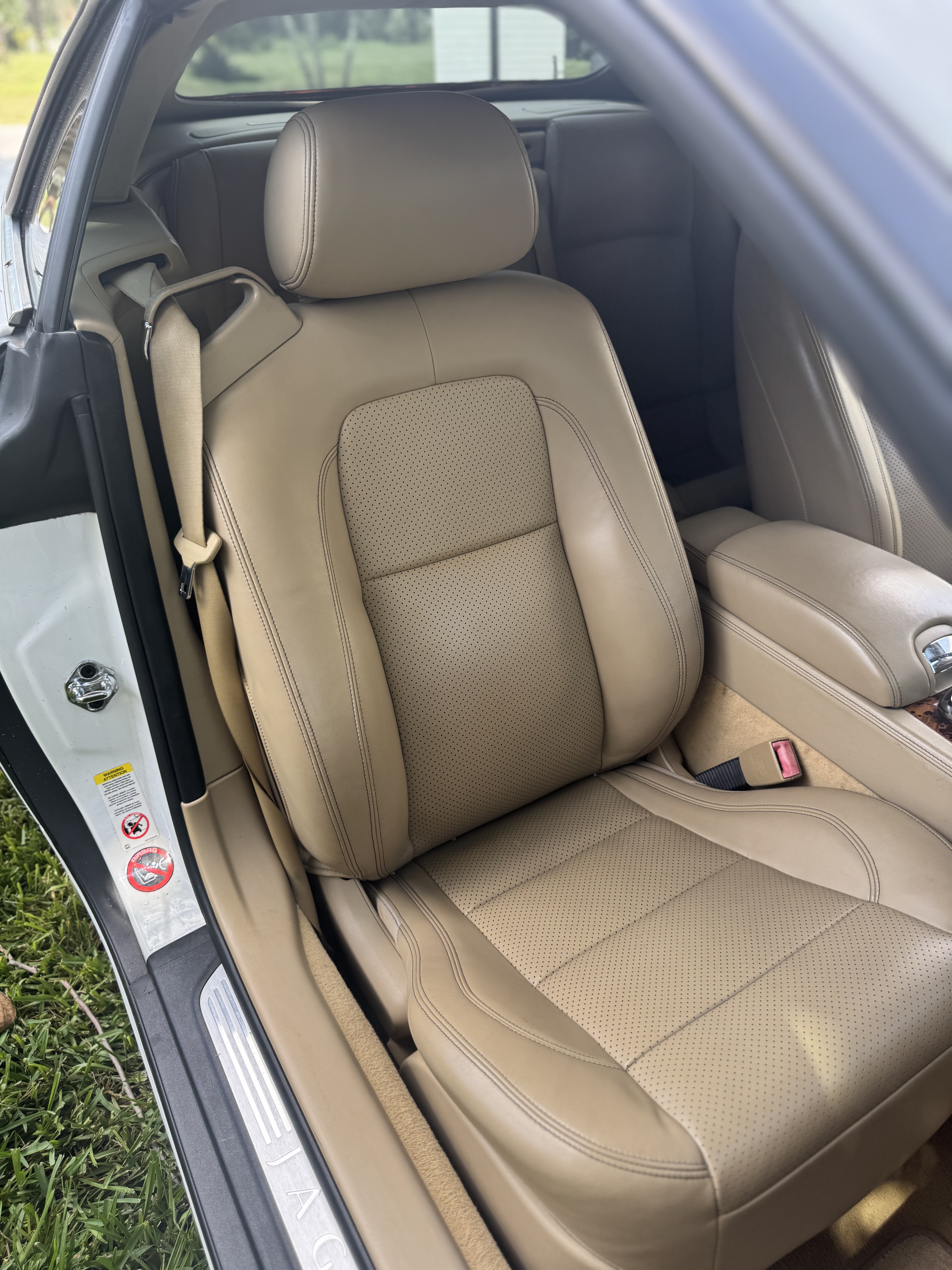 Used 2011 Jaguar XK Convertible RWD image 16