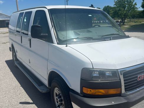 Used 2017 GMC Savana 2500 RWD image 4