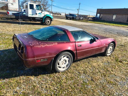 Used 1993 Chevrolet Corvette Coupe image 2