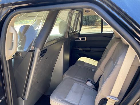 Used 2021 Ford Explorer 2WD image 9