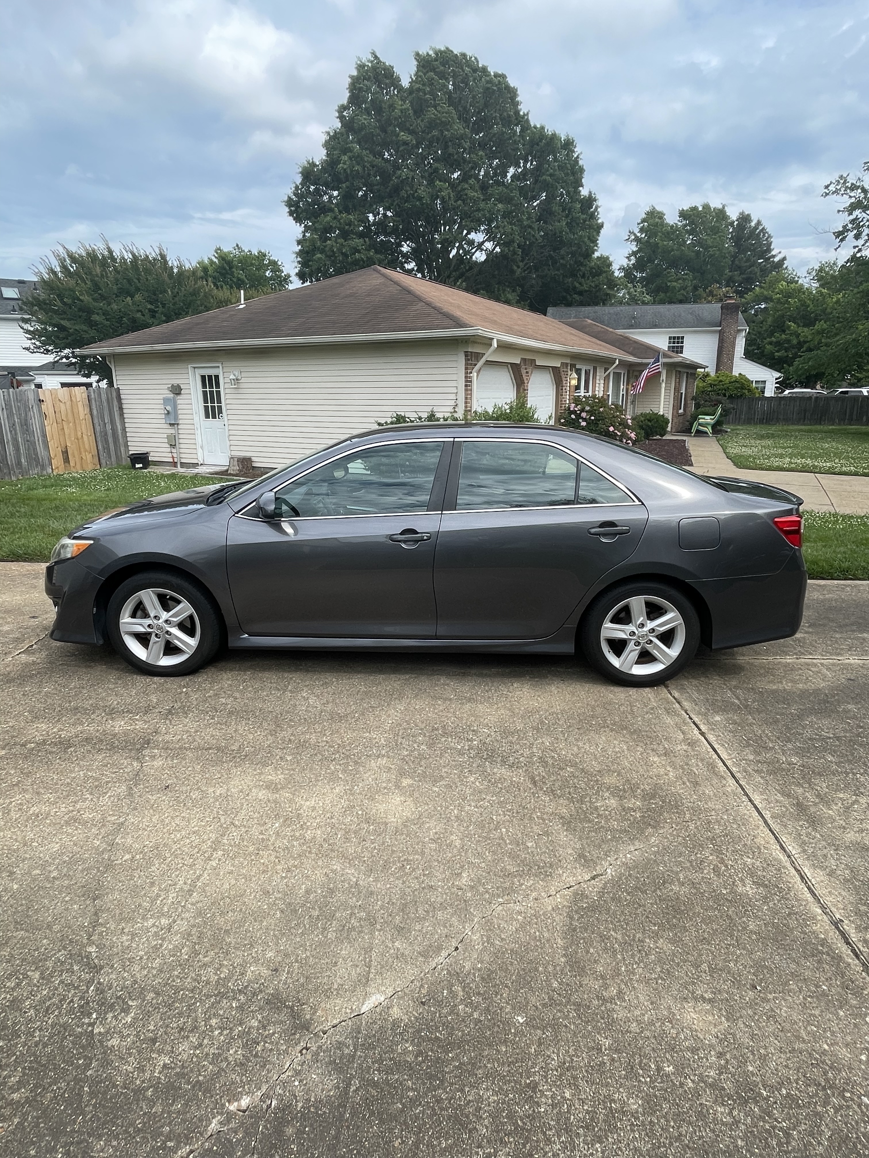 Used 2014 Toyota Camry SE w/ Fleet Convenience Package FWD image 4