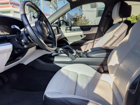 Used 2024 Porsche Cayenne Coupe image 5