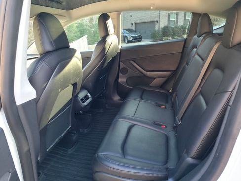 Used 2022 Tesla Model Y Long Range image 14