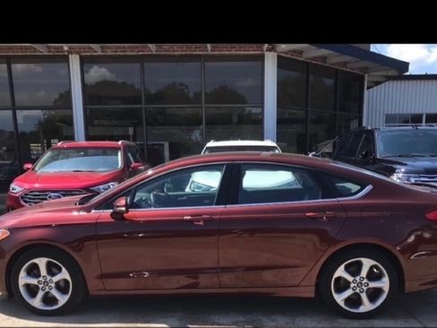 Used 2016 Ford Fusion SE w/ Equipment Group 201A image 1