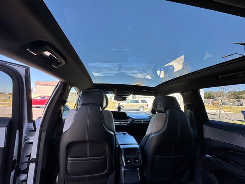 Used 2024 Cadillac Lyriq Tech image 4