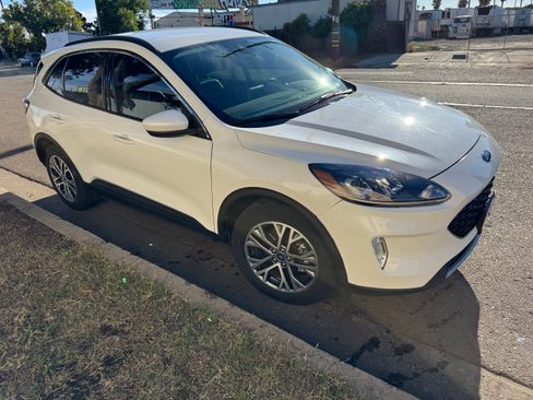 Used 2022 Ford Escape SEL w/ Technology Package image 2
