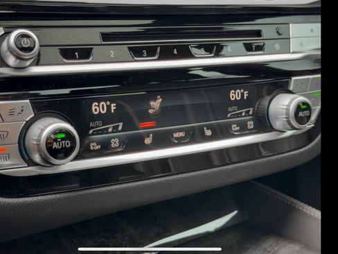 Used 2018 BMW M550i xDrive w/ Cold Weather Package image 27