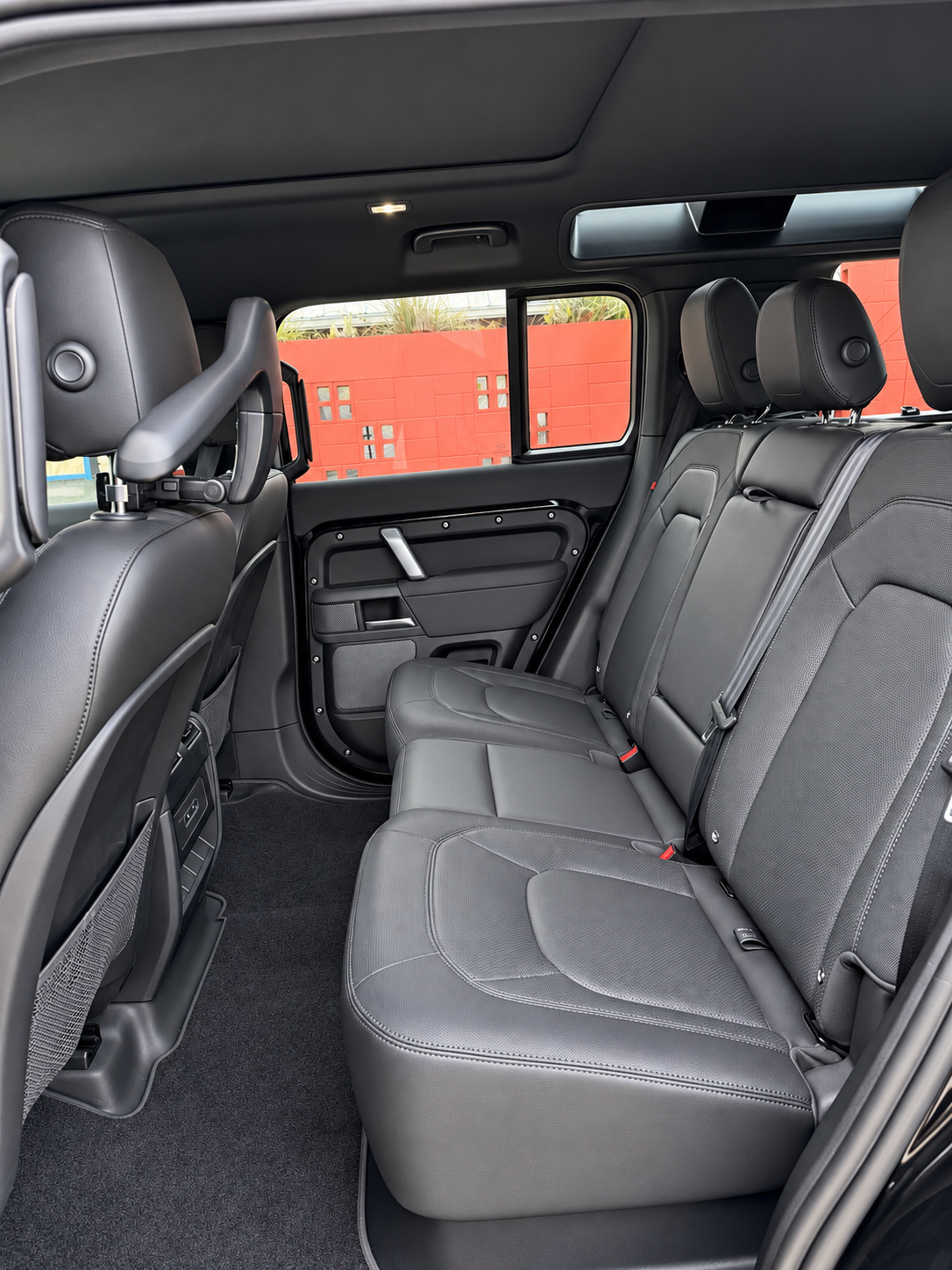 Used 2023 Land Rover Defender 110 X-Dynamic SE AWD/4WD image 15