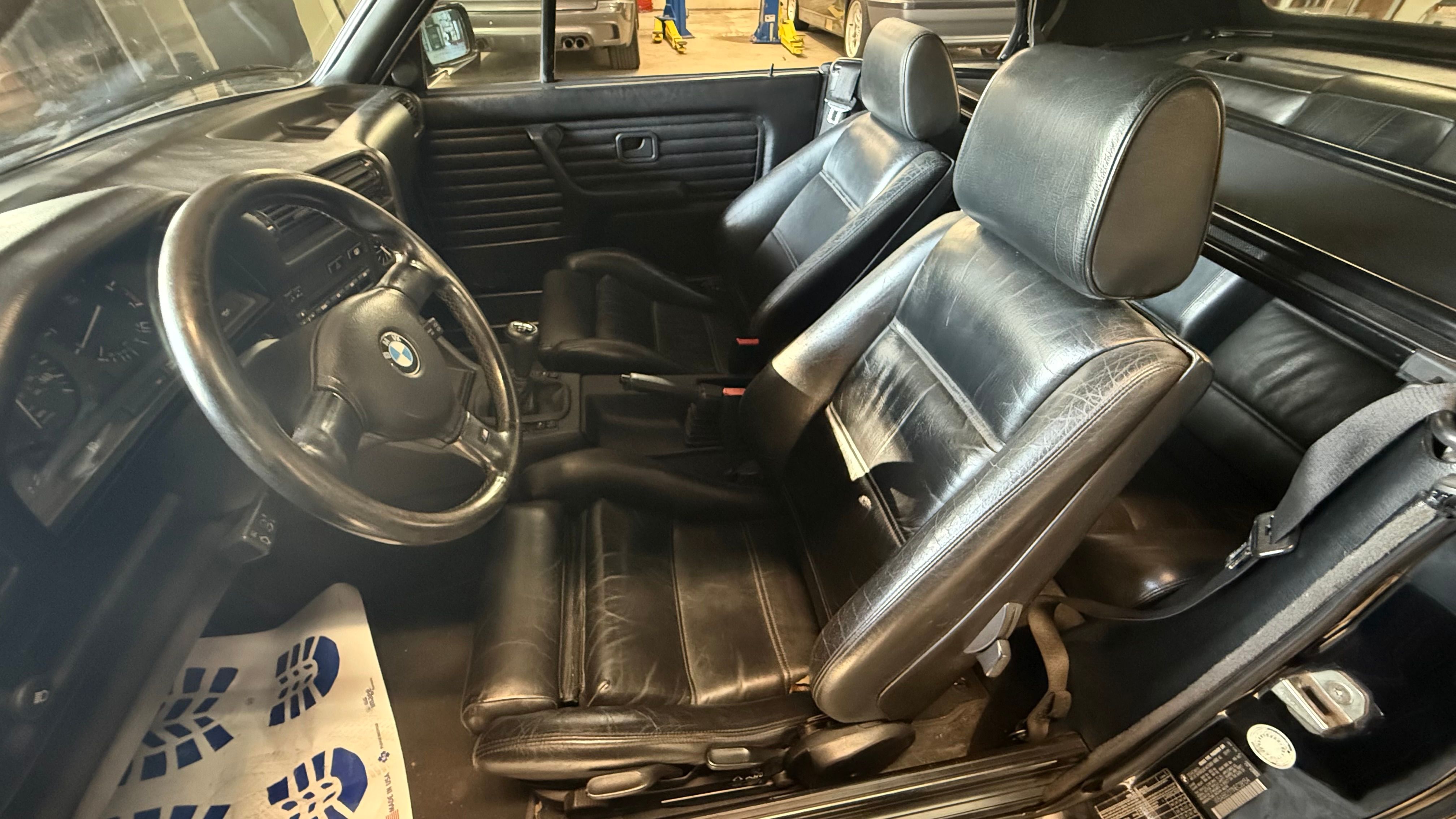 Used 1992 BMW 325i Convertible RWD image 8