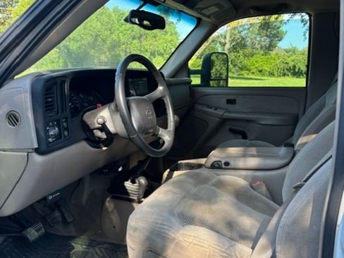 Used 2001 Chevrolet Silverado 3500 LS w/ Off-Road Skid Plate Pkg AWD/4WD image 10
