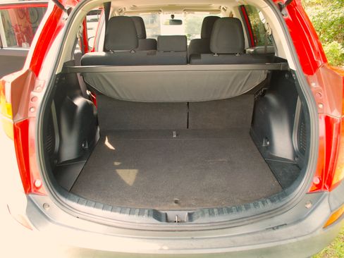 Used 2014 Toyota RAV4 XLE FWD image 10