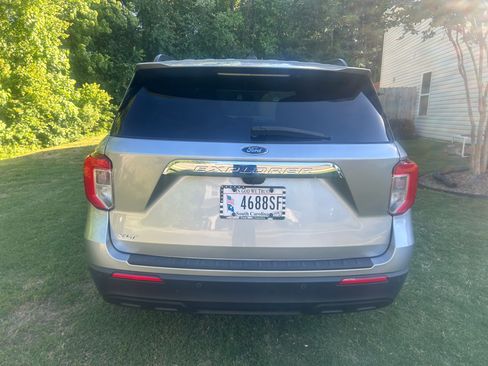 Used 2022 Ford Explorer XLT RWD image 5