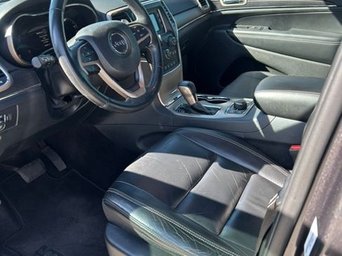 Used 2017 Jeep Grand Cherokee Limited image 9
