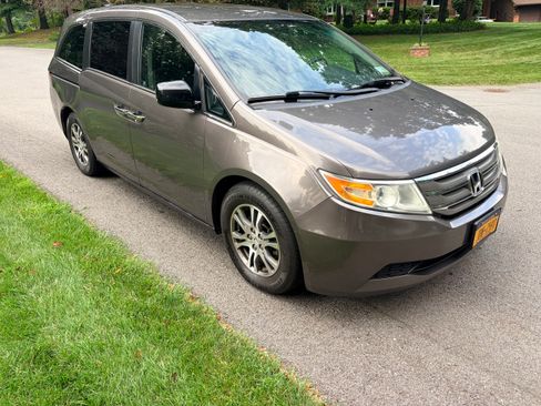 Used 2011 Honda Odyssey EX image 2