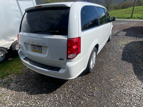 Used 2019 Dodge Grand Caravan SXT image 4