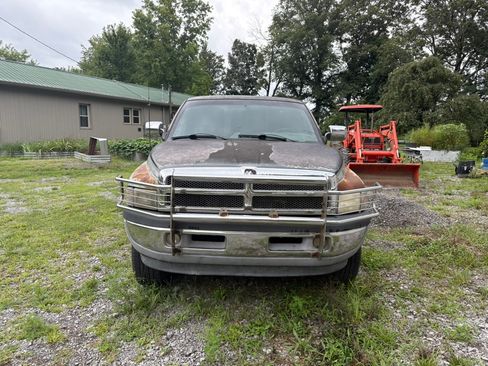 Used 1997 Dodge Ram 1500 Truck 4x4 Regular Cab image 2