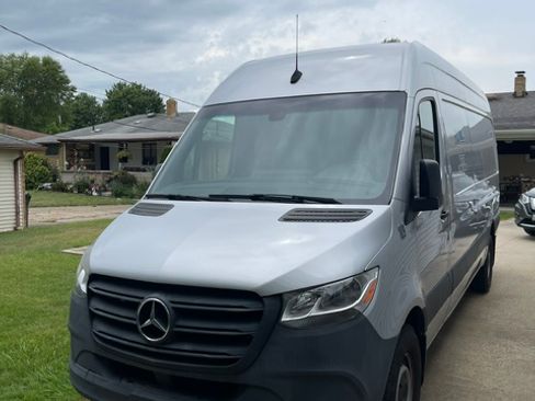 Used 2022 Mercedes-Benz Sprinter 2500 image 1