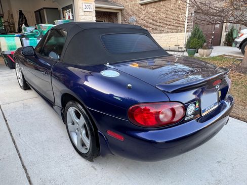 Used 2003 MAZDA MX-5 Miata LS image 19