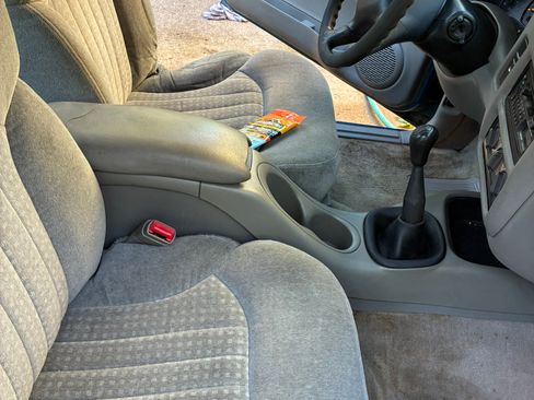 Used 2000 Chevrolet S10 Pickup 2WD Extended Cab image 12