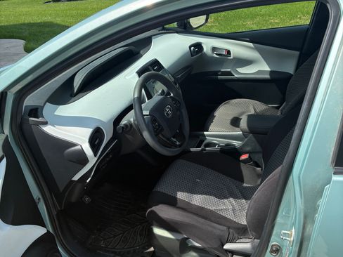 Used 2019 Toyota Prius LE w/ Protection Package #3 FWD image 5