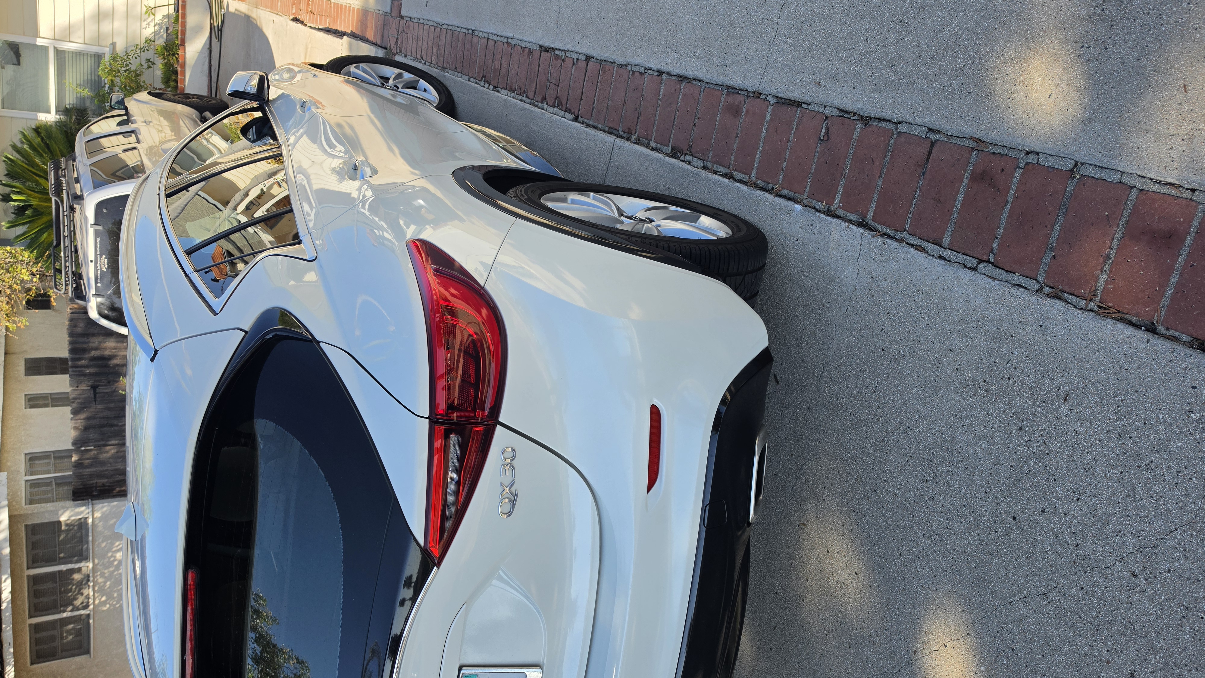 Used 2019 INFINITI QX30 FWD image 8