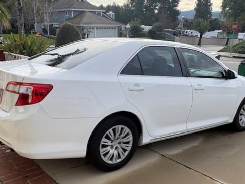 Used 2014 Toyota Camry LE image 9