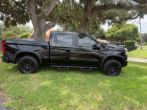 Used 2023 Chevrolet Silverado 1500 ZR2 w/ Technology Package AWD/4WD image 4