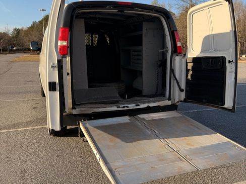 Used 2019 Chevrolet Express 3500 w/ Driver Convenience Package image 16