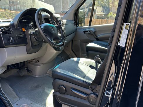 Used 2015 Mercedes-Benz Sprinter 2500 image 8