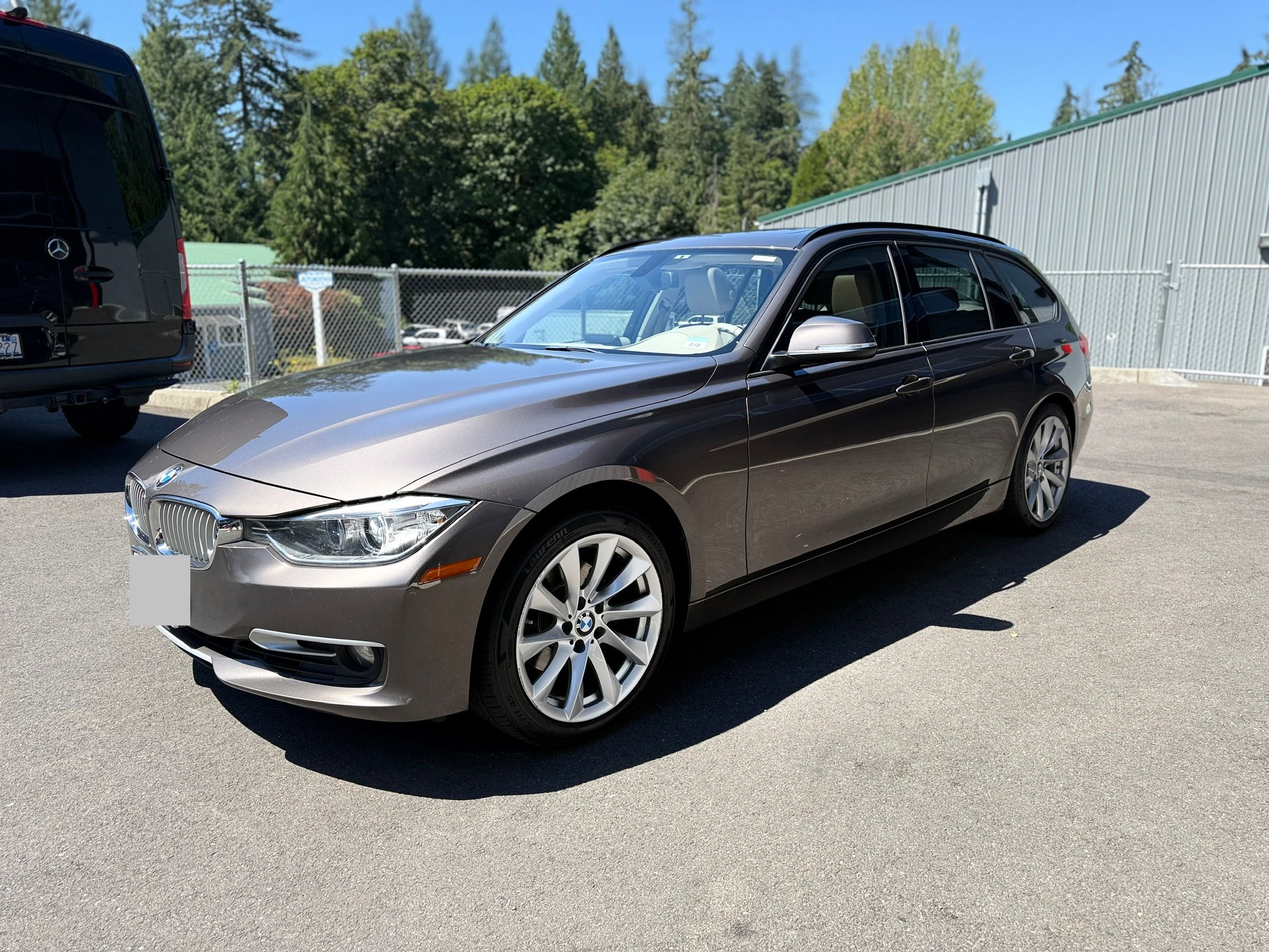 Used 2014 BMW 328i xDrive Wagon AWD/4WD image 2