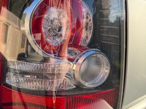 Used 2010 Land Rover Range Rover Sport Supercharged image 28