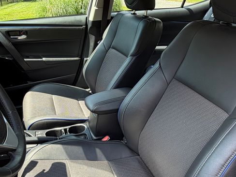 Used 2018 Toyota Corolla SE w/ Body Protection Package FWD image 9
