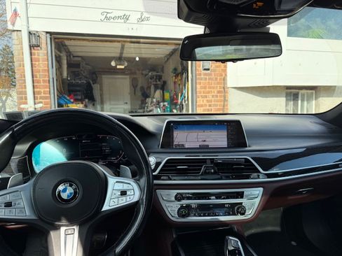 Used 2020 BMW 745e xDrive image 4