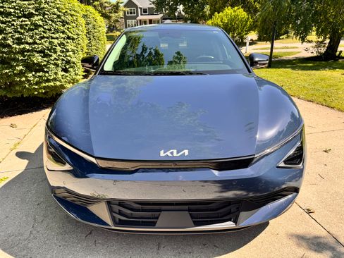 Used 2025 Kia EV6 Light w/ Light LR Technology Package AWD/4WD image 4