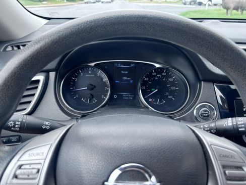 Used 2016 Nissan Rogue SV AWD/4WD image 2